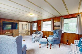 Cozy Dennis Retreat - 4