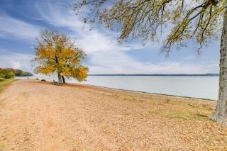 Walk to Lake Dover Cabin with Views and Porch - 8