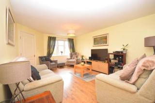 Cozy 1-Bedroom Apartment Near Stoke Mandeville Hospital - Sleeps 4 - Buckinghamshire - 0