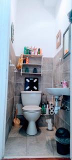Chambre chez l'habitant, calme, 10 mins de la plage, douche et WC privatifs - Nice - 1