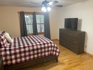 Fightingtown Cabin Retreat, Dog-friendly - Blue Ridge - 4