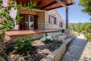 GuestHost - Seaside Apartment with Parking - Cannigione - 6