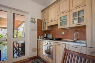 GuestHost - Seaside Apartment with Parking - Cannigione - 8