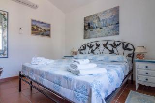 GuestHost - Seaside Apartment with Parking - Cannigione - 0