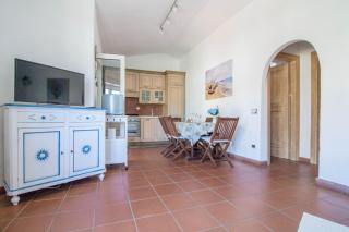 GuestHost - Seaside Apartment with Parking - Cannigione - 2