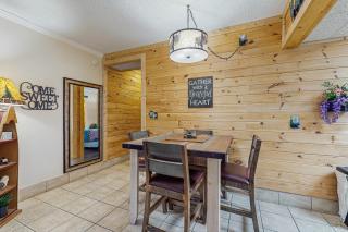 Rivers Edge Condo 206 - Pigeon Forge - 6