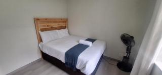 Stylish 4-Bed Oasis - Pool Garden BackupPower - Johannesburg - 3