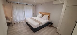 Stylish 4-Bed Oasis - Pool Garden BackupPower - Johannesburg - 1
