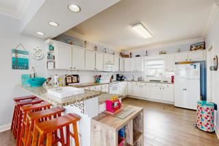 MiMi's By The Sea - 1