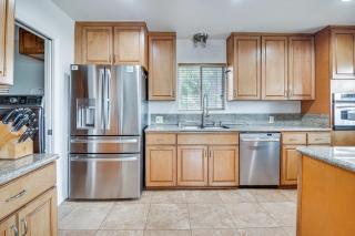 8 Mi to Dtwn Home with Fireplace and Games in LA! - Los Angeles - 2