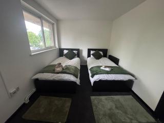 Cosy 2BR with garden 6 mins to Edmonton Green Station - Ponders End - 6