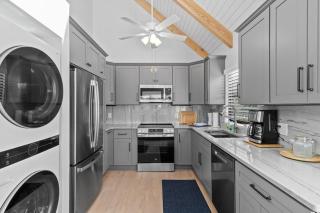 Island Serenity Lake View 3 Bedroom with Amenities - 1