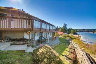 Waterfront PNW Escape with Deck and Beach Access! - 0