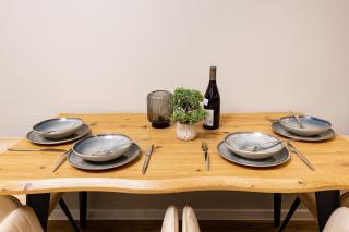 1BR Modern and Cozy Apartment with Free Street Parking - 8