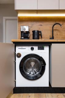 1BR Modern and Cozy Apartment with Free Street Parking - 2