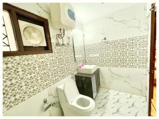 Near Mahakal Temple Hotel W # Star ujjain, All Rooms Air Conditioned rooms,wifi And Parking Available ,BEST HOTEL IN UJJAIN - Ujjain - 2