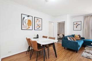 Comfort & Convenience A Sepal Stay - 5