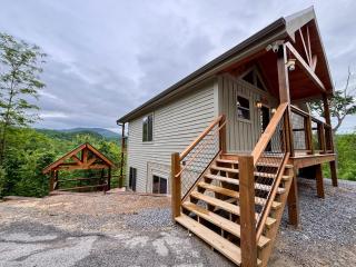 Out of the Ashes is a brand new 3 bedroom cabin with high end touches, hot tub, and a mountain view! - Gatlinburg - 3