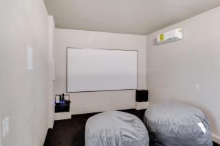 7 Mi to Fremont Street Spacious Vegas Home! - 2