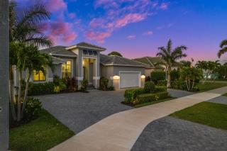 Casa Palma - 5 Min to Beach, Heated Pool, Hot Tub, New Build - 6