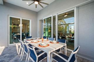 Casa Palma - 5 Min to Beach, Heated Pool, Hot Tub, New Build - 7