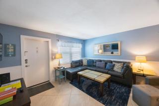 Updated Ground Floor Unit - Steps to Pool Beach - 8