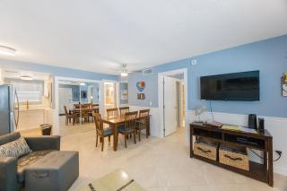 Updated Ground Floor Unit - Steps to Pool Beach - 7