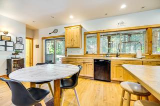 Cle Elum Lake Home with Hot Tub and Mountain Views - Ronald - 1
