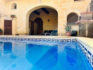 4 Bedroom Holiday Home with Private Pool - 9
