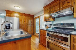 Cozy Charming Cottage - Brewster - 2