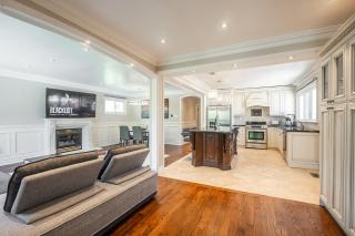 3 Bedroom Luxury House in Toronto - 3