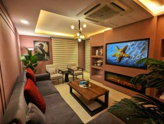 Gold Crest Mall Three Bedroom Family Apartment - Lahore - 2