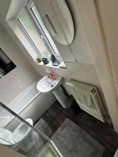 Entire home in Stoke-on-Trent - 4