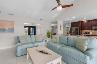 Villa Blue Marlin Waterfront Pool Dock Retreat - Cape Coral - 1