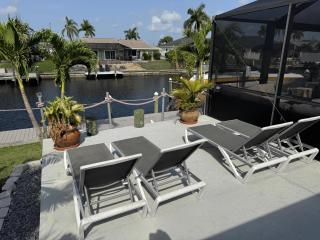 Villa Ambiente Luxury Pool Home On Canal - Cape Coral - 9