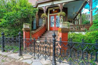 Master King Room_Victorian_with Private Bathroom - Savannah - 8