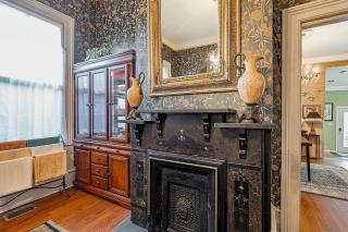 Master King Room_Victorian_with Private Bathroom - Savannah - 1