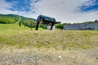 Ski-InandSki-Out Magic Mountain Condo with Deck! - Londonderry - 8