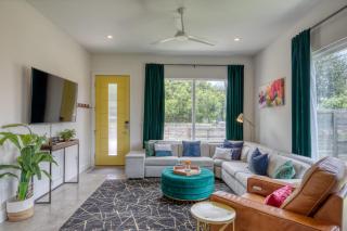 Contemporary Home Centrally Located Near SoCo & DT - Austin - 4