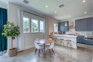 Contemporary Home Centrally Located Near SoCo & DT - Austin - 1