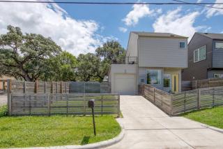 Conveniently located Upstairs Deck BBQ - Austin - 5