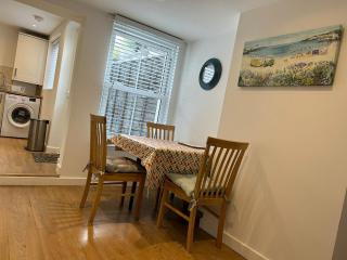 2 Bedroom House in Essex - Colchester - 9