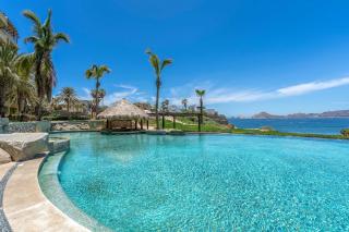 Stunning 2 BR with Ocean Views & Jacuzzi by the Beach - Cabo San Lucas - 7