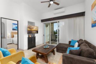 Stunning 2 BR with Ocean Views & Jacuzzi by the Beach - Cabo San Lucas - 5