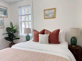 Classy 3-Story Downtown Apt - Great Location - Savannah - 8