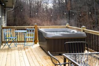 Hot Tub - Fire Pit - River - State Park - King Bed - 2