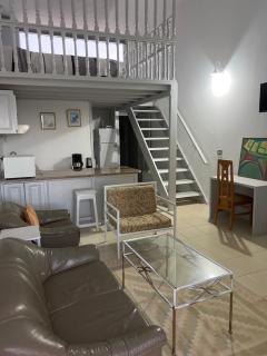 Beach house wing in kerkennah island. Fully equipped place for 4 guests and peaceful relaxing stay. Calm sea and beautiful sun rise that can be enjoyed straight on the beach or from the house terrace. - Ouled Yaneg - 5