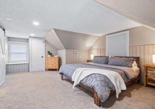 Modern 3Bed Home Near CLE With Private Backyard - 9