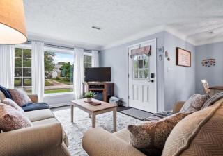 Modern 3Bed Home Near CLE With Private Backyard - 8