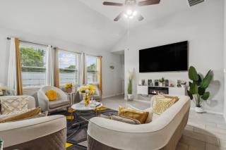 Luxury 4BRS-3Baths Home, King Bed & Private Gym - Katy - 8